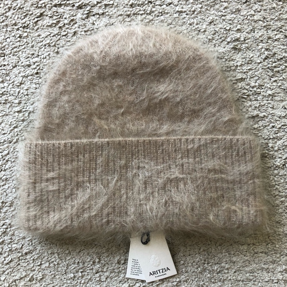 Aritzia Brushed Cashmere Cuffed Dress Beanie.NWT.